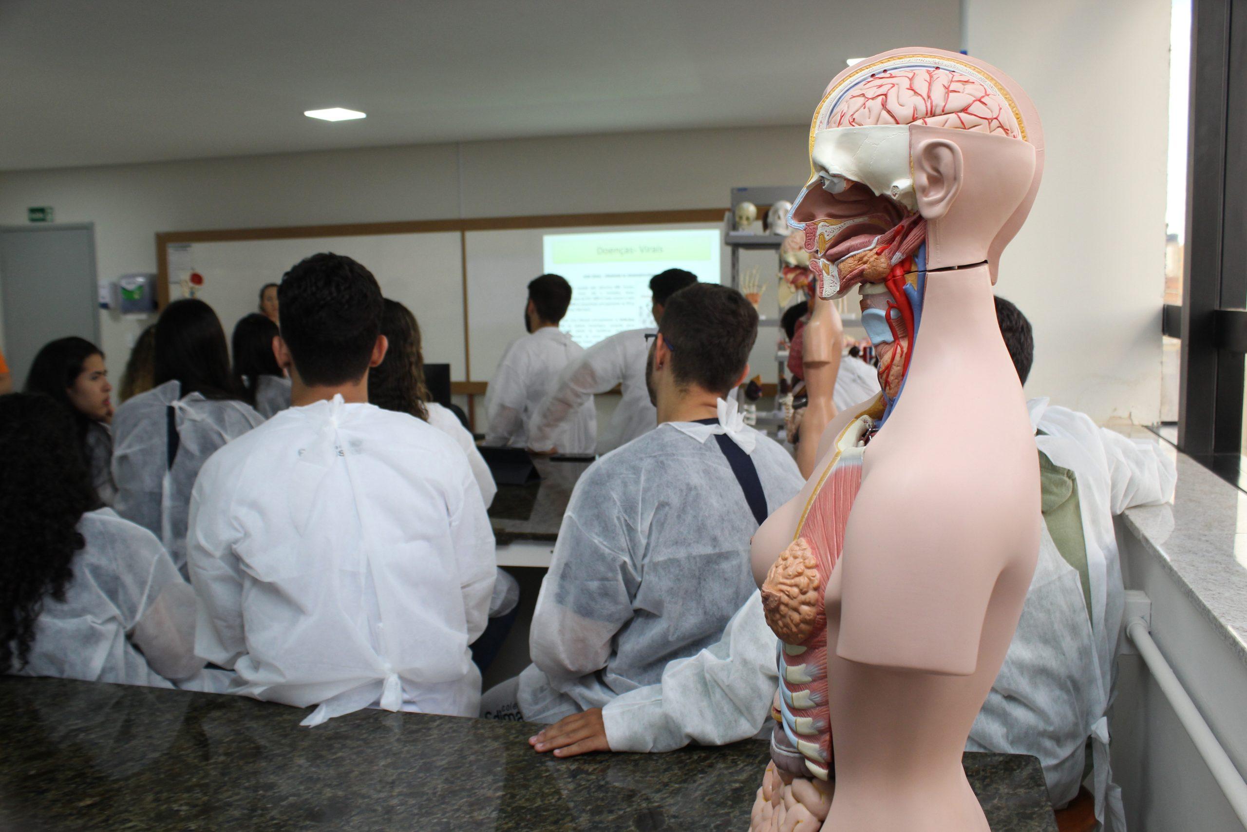 Alunos do Colégio Edmaster participam de ‘Aulão de Biologia’ na Faculdade Ages de Medicina