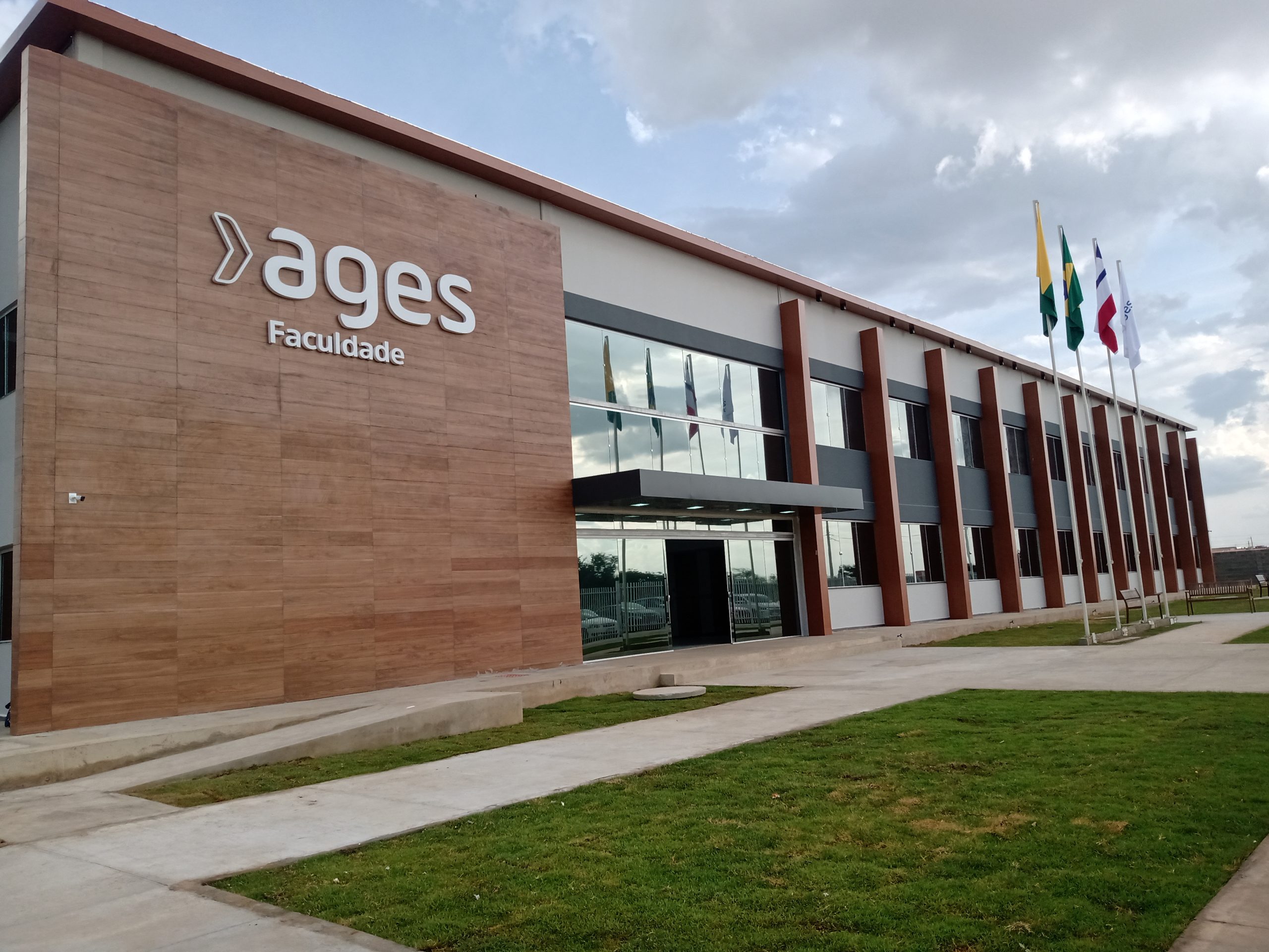Ages amplia atuação no interior e inaugura novo campus em Irecê
